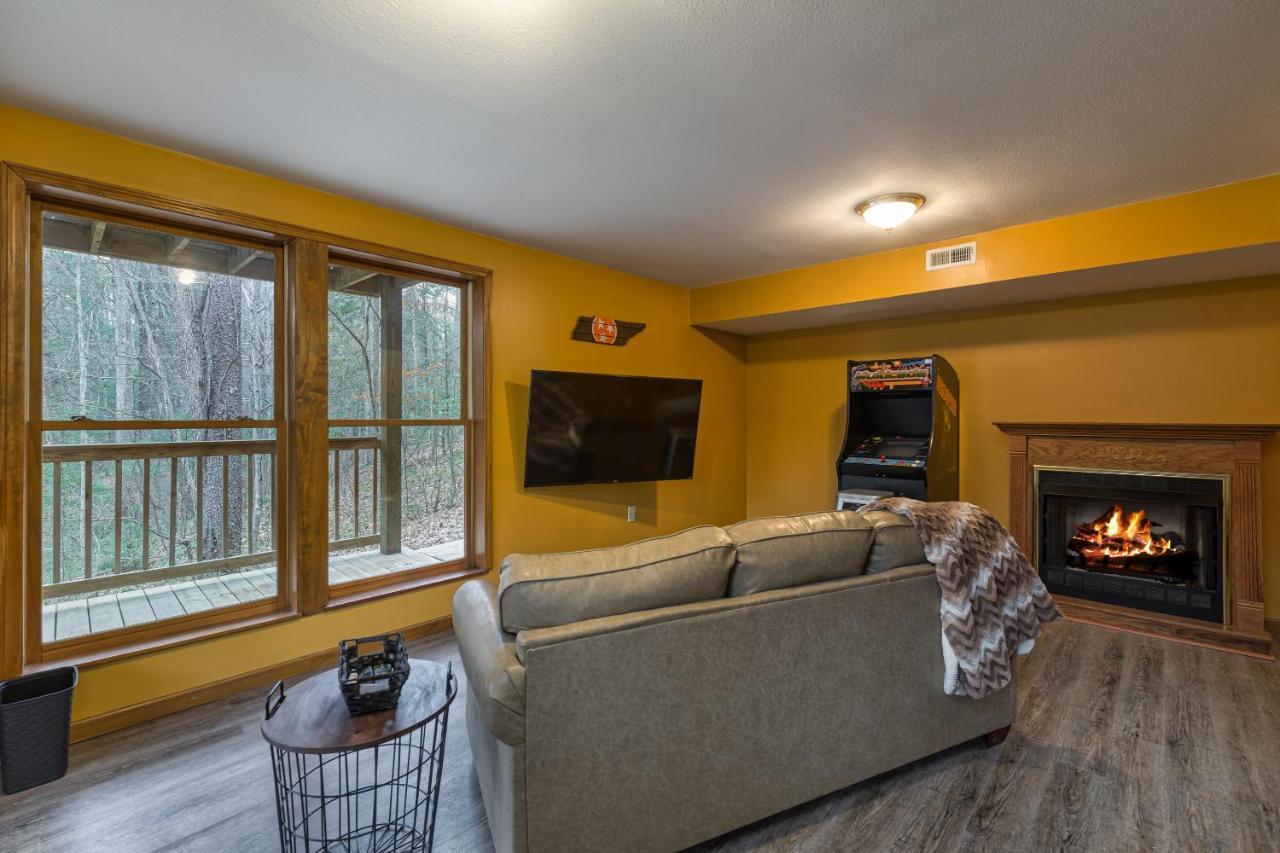 North Ridge Place Brand New Log Cabin With Hot Tub Great Location Севьервилл Экстерьер фото