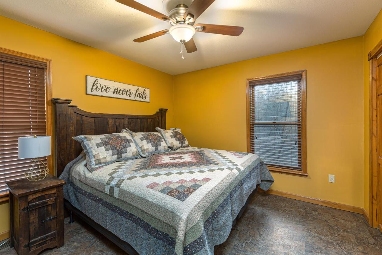North Ridge Place Brand New Log Cabin With Hot Tub Great Location Севьервилл Экстерьер фото